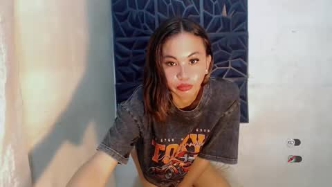 sofia_sweetheart18 online show from October 25, 2025, 6:35 pm