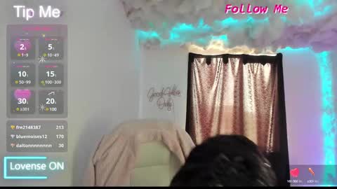 Sofia Thomson online show from February 9, 2025, 4:40 pm