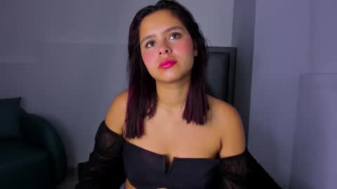 Sofa online show from September 18, 2025, 11:56 am