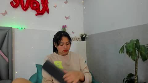 Sofa online show from March 3, 2026, 12:22 pm