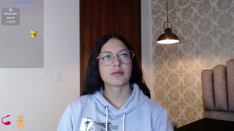 Sofa online show from September 19, 2025, 11:11 am