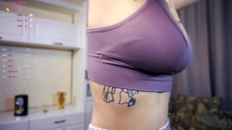 Hi My name is Sofia Welcome to my room Please thumbs up - its important online show from December 23, 2024, 5:39 am