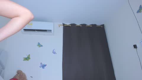 sofiacastillo01 online show from March 5, 2026, 1:18 pm