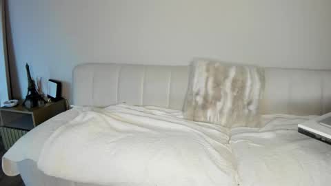 SOFIA   online show from December 2, 2025, 10:16 pm