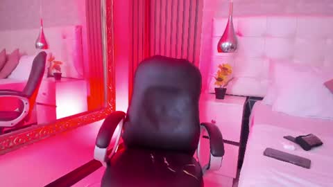 sofiathoompson online show from June 23, 2026, 9:02 pm
