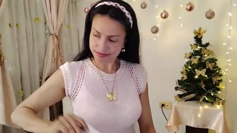 Sofi Bella online show from December 17, 2025, 6:47 pm