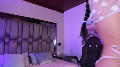  sofie  online show from March 24, 2026, 6:13 pm