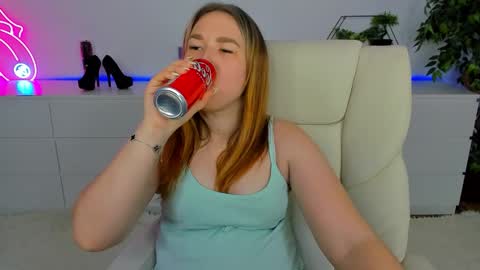 Snapshot of sofii_darling chatting on March 6, 2026, 6:48 pm sofii_darling online show from March 6, 2026, 6:48 pm