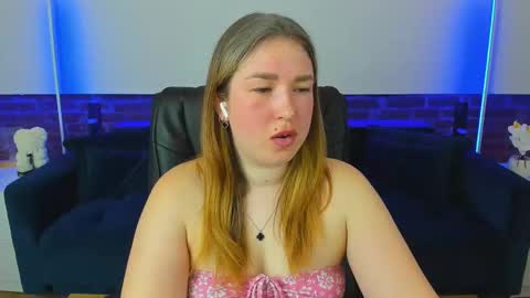 Snapshot of sofii_darling chatting on March 17, 2026, 5:38 pm sofii_darling online show from March 17, 2026, 5:38 pm