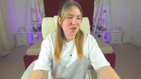 Snapshot of sofii_darling chatting on March 23, 2026, 5:39 pm sofii_darling online show from March 23, 2026, 5:39 pm