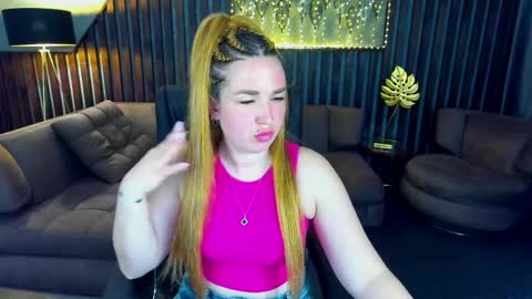 Snapshot of sofii_darling chatting on April 6, 2026, 5:14 pm sofii_darling online show from April 6, 2026, 5:14 pm