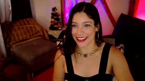 Snapshot of sofiia_diaz_ chatting on December 22, 2025, 7:33 pm Sofi online show from December 22, 2025, 7:33 pm