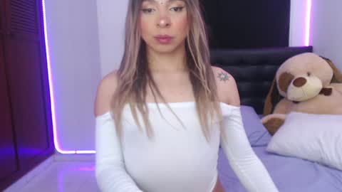 Snapshot of sofiievans_ chatting on December 2, 2024, 12:41 am online show from December 2, 2024, 12:41 am