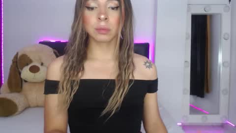 Snapshot of sofiievans_ chatting on October 11, 2025, 8:51 pm online show from October 11, 2025, 8:51 pm