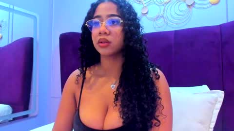 sofiifox online show from October 5, 2025, 12:58 pm
