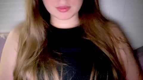 Snapshot of sofinovvak chatting on July 7, 2026, 9:52 pm Sofi online show from July 7, 2026, 9:52 pm