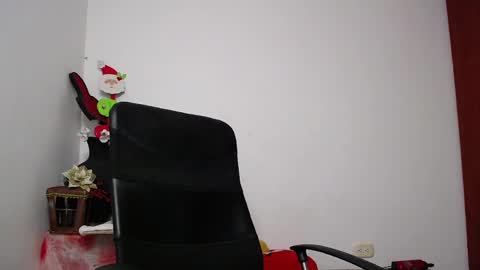 Snapshot of soft_fetish chatting on December 2, 2024, 11:34 am Camila M online show from December 2, 2024, 11:34 am