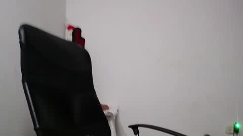 Snapshot of soft_fetish chatting on December 31, 2024, 5:33 am Camila M online show from December 31, 2024, 5:33 am