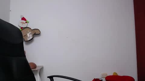 Snapshot of soft_fetish chatting on January 20, 2025, 9:22 pm Camila M online show from January 20, 2025, 9:22 pm