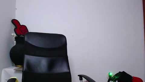 Snapshot of soft_fetish chatting on January 29, 2025, 1:07 pm Camila M online show from January 29, 2025, 1:07 pm