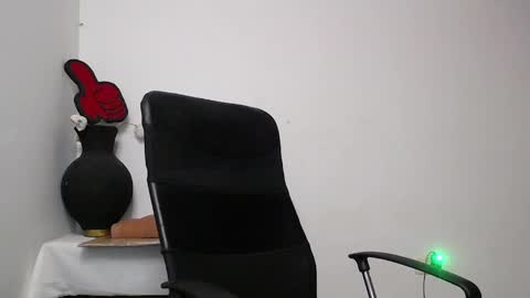 Snapshot of soft_fetish chatting on February 1, 2025, 11:06 pm Camila M online show from February 1, 2025, 11:06 pm