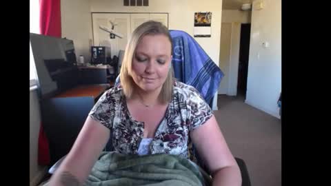 Rose online show from November 3, 2025, 8:43 pm