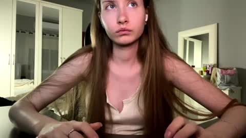 Snapshot of softlygirl chatting on June 11, 2026, 6:17 pm softlygirl online show from June 11, 2026, 6:17 pm