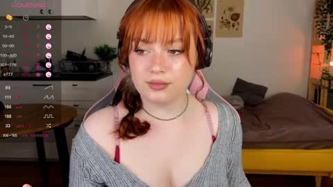 Snapshot of sofy_benson chatting on June 24, 2026, 1:43 pm Sofy online show from June 24, 2026, 1:43 pm