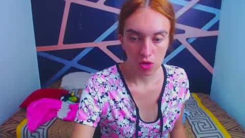 sofyswee online show from October 6, 2025, 1:19 pm