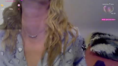 solesticia online show from October 30, 2025, 1:07 am