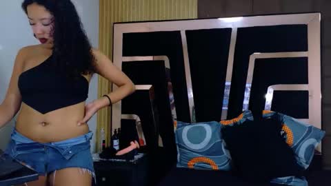 Sol Evans online show from December 22, 2025, 11:02 pm