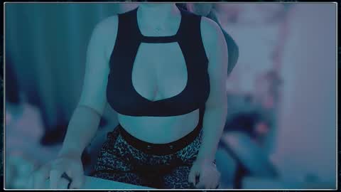 Gaby Solis online show from November 23, 2025, 1:22 pm