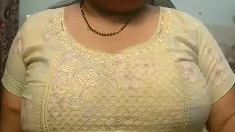 soni88888 online show from February 6, 2025, 2:15 pm