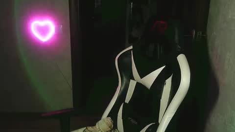 Snapshot of sonibear chatting on September 24, 2025, 11:30 pm OksiFels online show from September 24, 2025, 11:30 pm