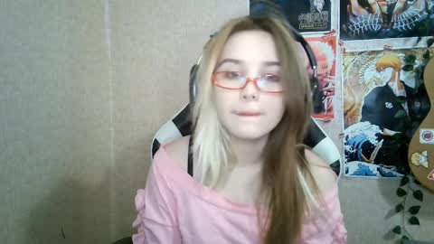 Mila online show from April 3, 2026, 5:11 pm