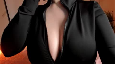 Snapshot of sonya_baby chatting on November 26, 2025, 2:18 pm SONIA online show from November 26, 2025, 2:18 pm