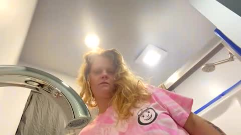 soohott123 online show from September 24, 2025, 2:48 am