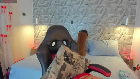 sophie online show from May 28, 2026, 9:34 pm