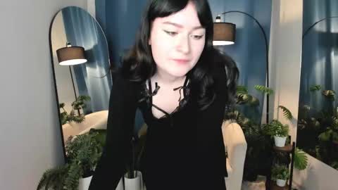 Snapshot of sophi_browny chatting on December 2, 2025, 7:25 am Sophi online show from December 2, 2025, 7:25 am