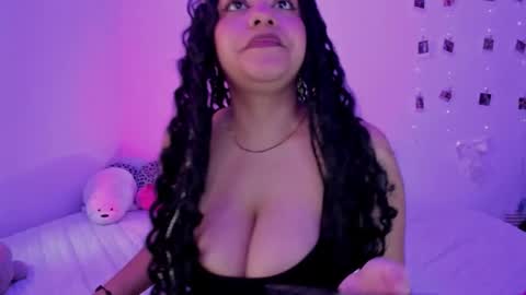 Snapshot of sophi_moon1 chatting on December 17, 2025, 12:22 pm Sofia online show from December 17, 2025, 12:22 pm