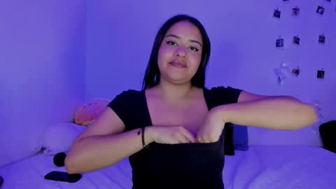 Snapshot of sophi_moon1 chatting on February 10, 2026, 12:04 am Sofia online show from February 10, 2026, 12:04 am