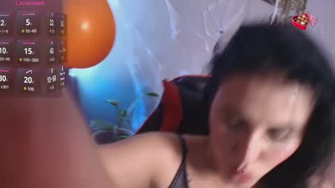 Sophi Tay online show from October 15, 2025, 5:35 pm