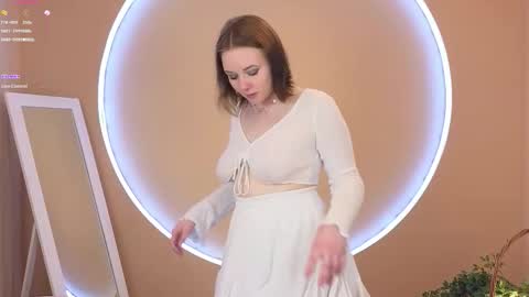 Sophie online show from October 7, 2025, 1:52 pm