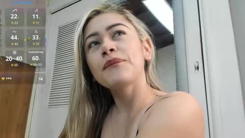 Snapshot of sophia__arenas chatting on December 1, 2025, 1:05 pm Sophia online show from December 1, 2025, 1:05 pm