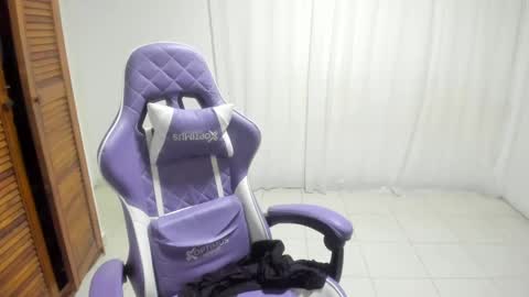 Sara Sophia online show from November 17, 2025, 2:17 am