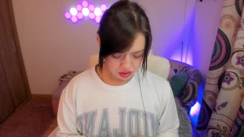 sophia_grants online show from April 18, 2026, 6:39 am
