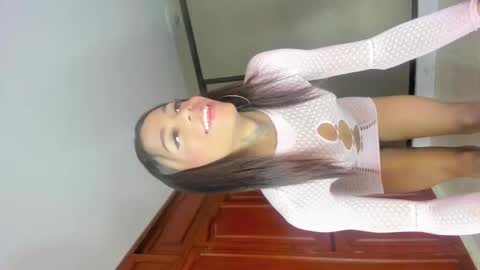 sophia_horny19 online show from October 21, 2025, 7:31 am