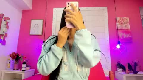 Snapshot of sophia_models chatting on July 20, 2026, 7:27 pm Sophia online show from July 20, 2026, 7:27 pm