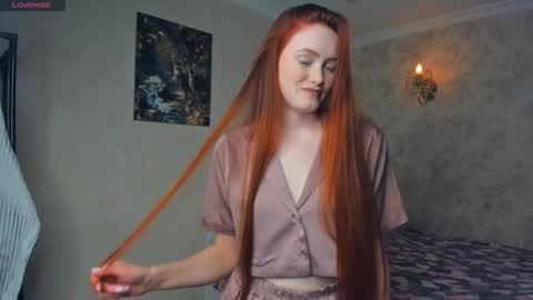 Sophia online show from September 29, 2025, 3:06 pm