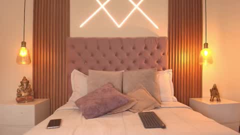 sophia_turneer online show from December 1, 2025, 8:03 pm